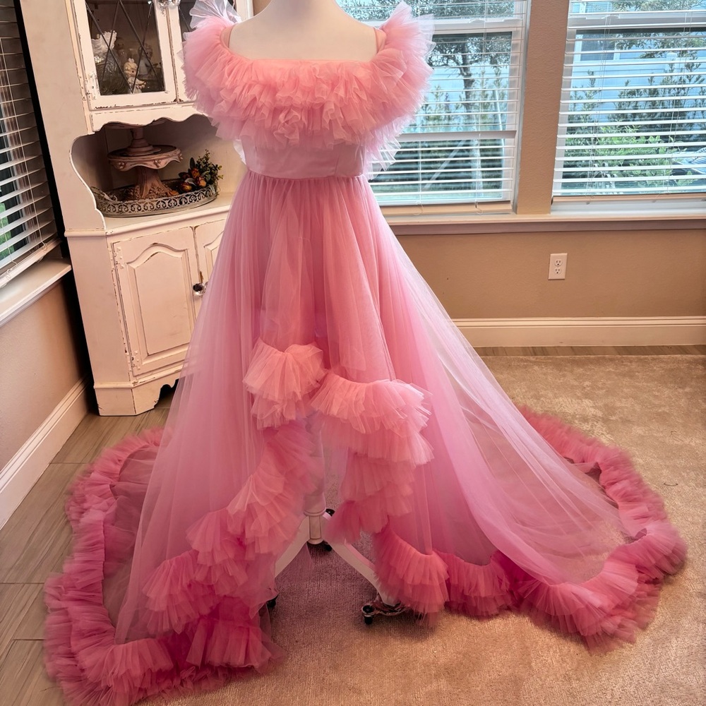 NEW Tulle Maternity Dress for Photoshoot Bridal Robe Light Pink NWOT Size L/XL